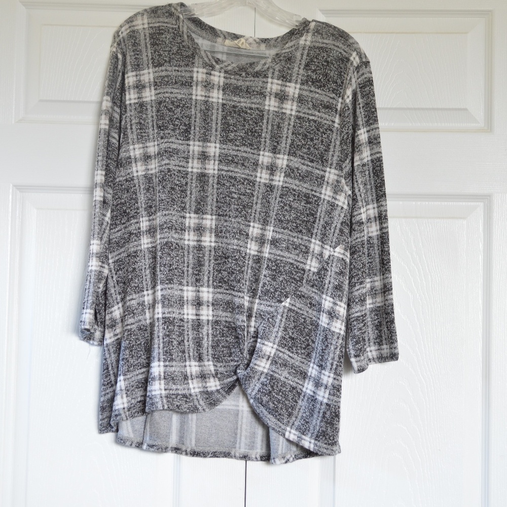 Women's Black, Grey, and White Plaid Knit Tunic 1X